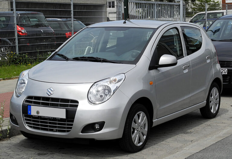 Suzuki_Alto_1.0_Comfort_(VII)_–_Frontansicht,_17._Juli_2011,_Düsseldorf
